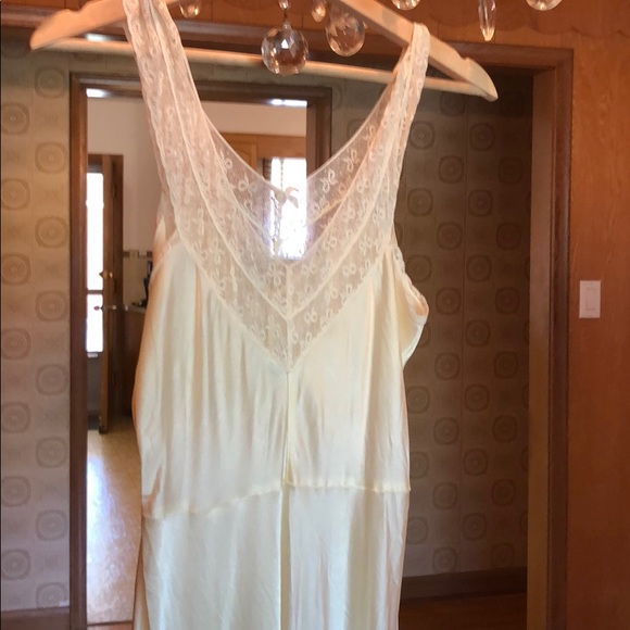 Vintage cream slip - Picture 3 of 3